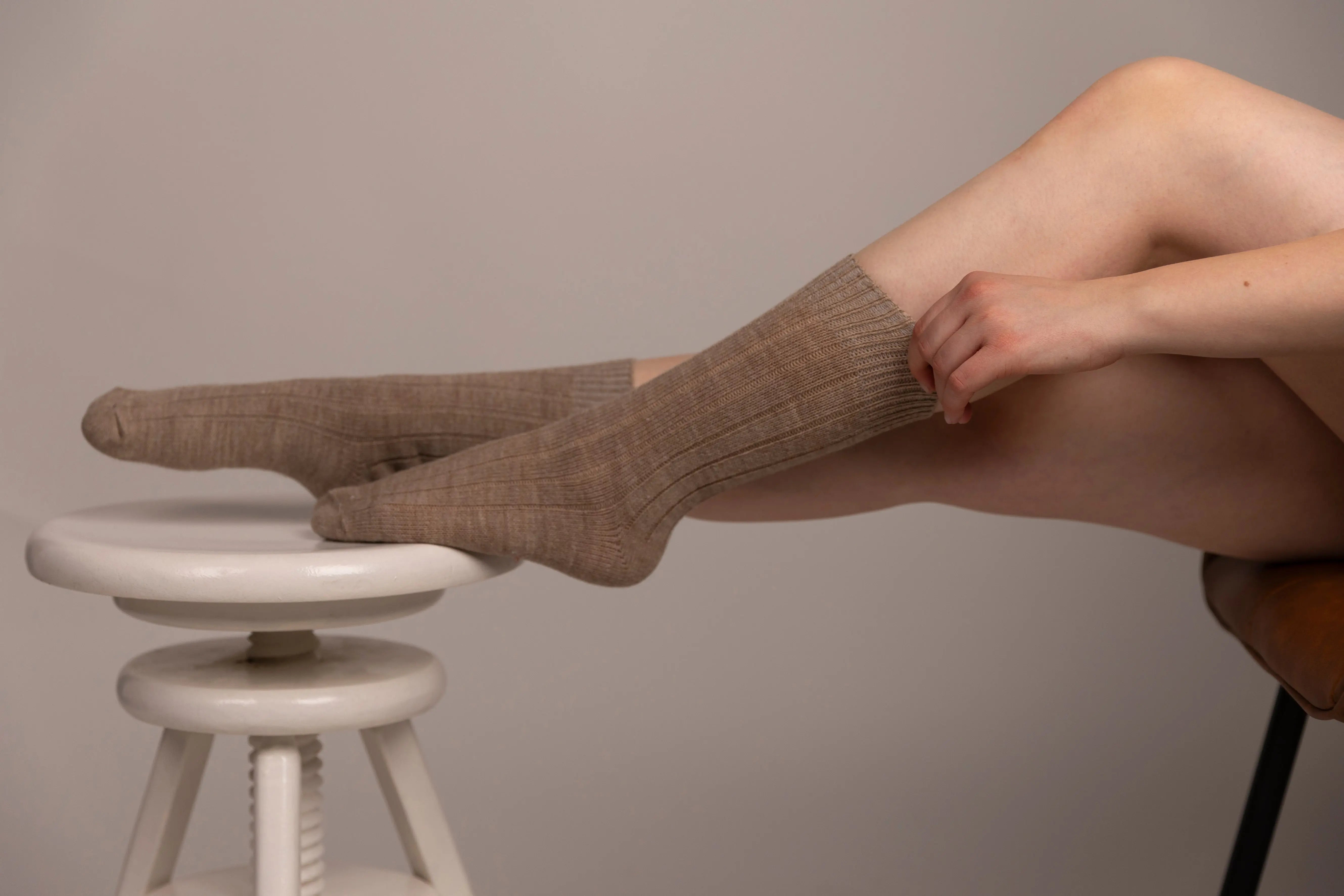 Lär-dig-matcha-strumpor-dam-med-din-outfit-på-5-minuter AMO & Oak